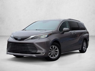 2022 Toyota Sienna XLE FWD 8-Passenger (Natl)