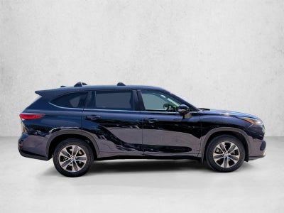 2023 Toyota Highlander XLE FWD (Natl)