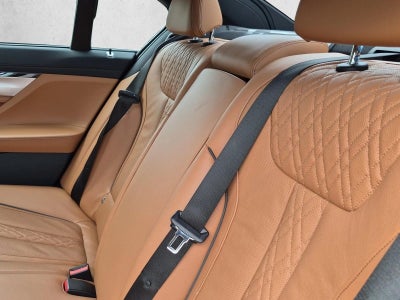 2022 BMW 745e xDrive Plug-In Hybrid