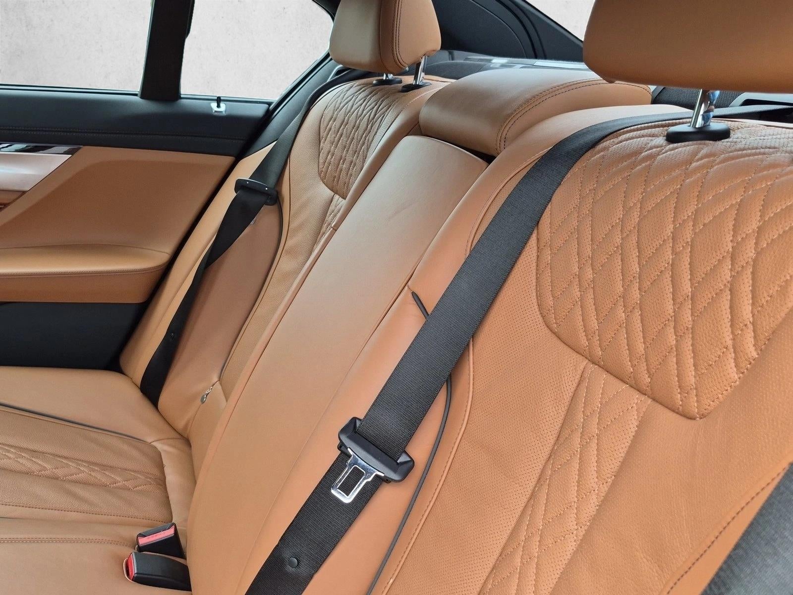 2022 BMW 745e xDrive Plug-In Hybrid