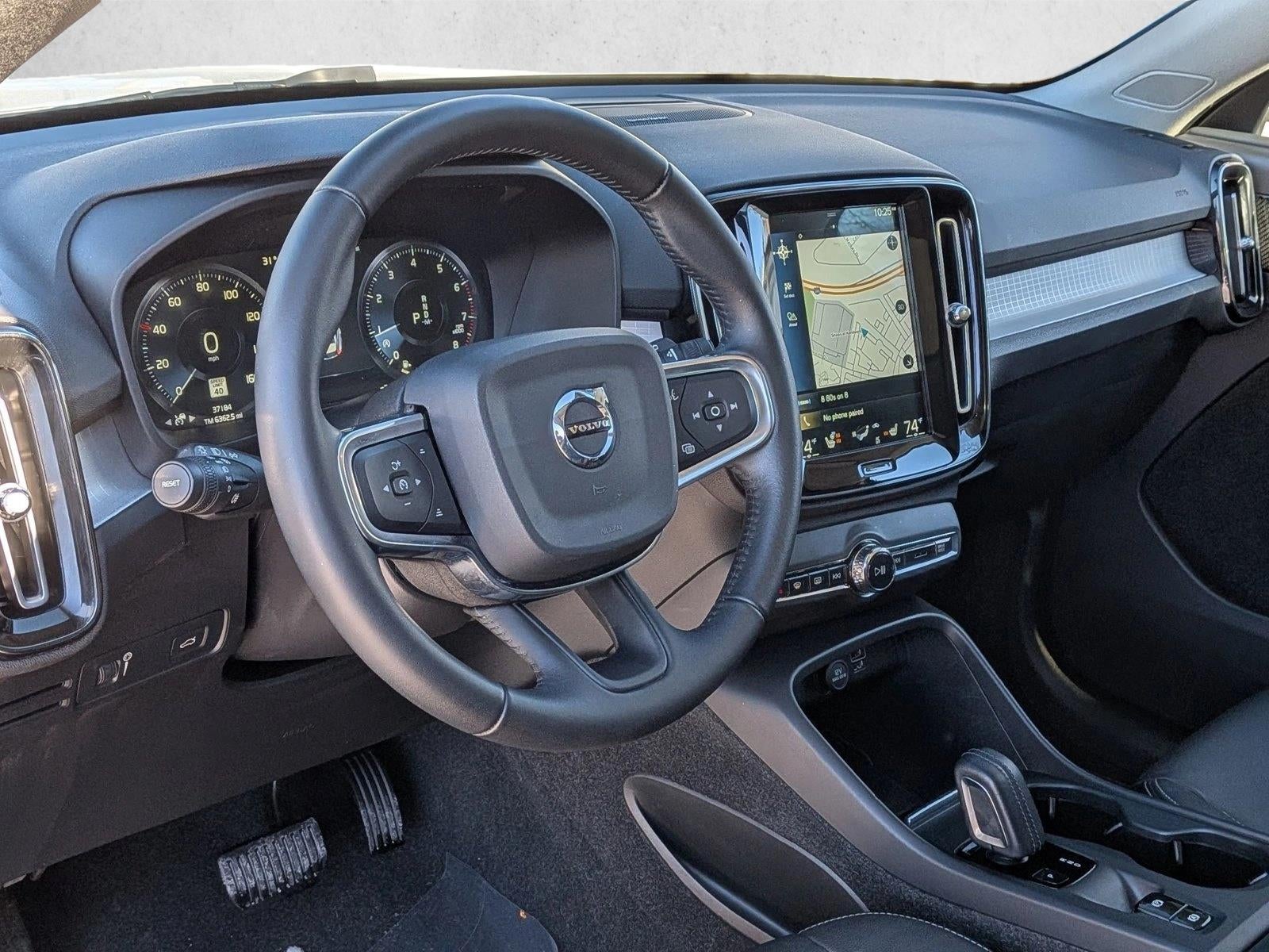 2019 Volvo XC40 T5 AWD Momentum