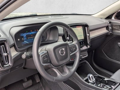 2025 Volvo XC40 B5 AWD Ultra Dark Theme