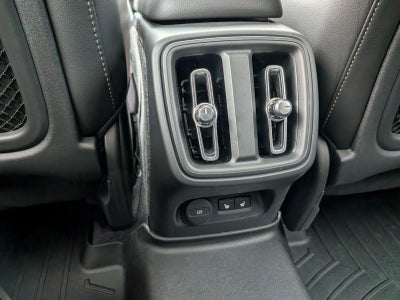2025 Volvo XC40 B5 AWD Ultra Dark Theme