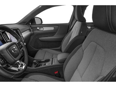 2025 Volvo XC40 B5 AWD Ultra Dark Theme
