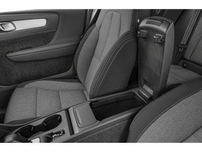2025 Volvo XC40 B5 AWD Ultra Dark Theme