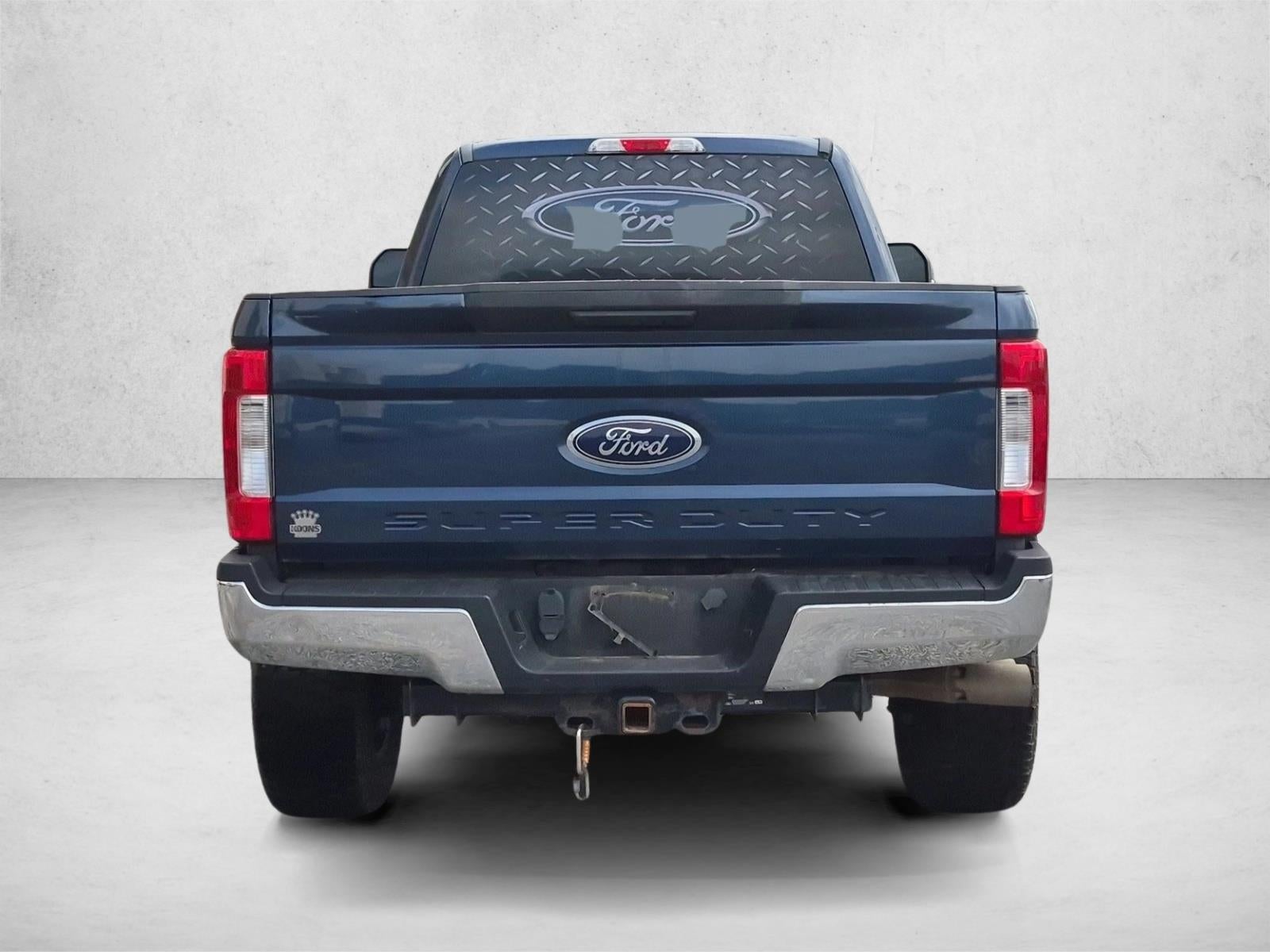 2017 Ford Super Duty F-250 SRW XL 4WD Crew Cab 8' Box