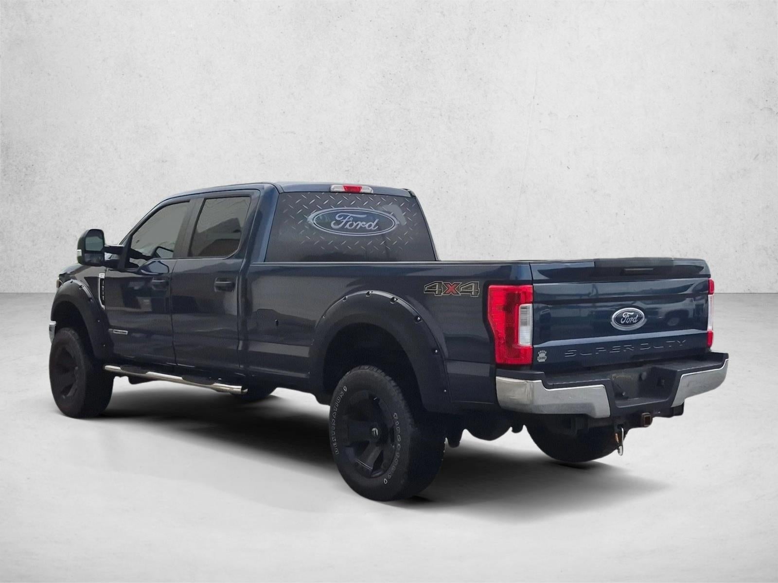 2017 Ford Super Duty F-250 SRW XL 4WD Crew Cab 8' Box