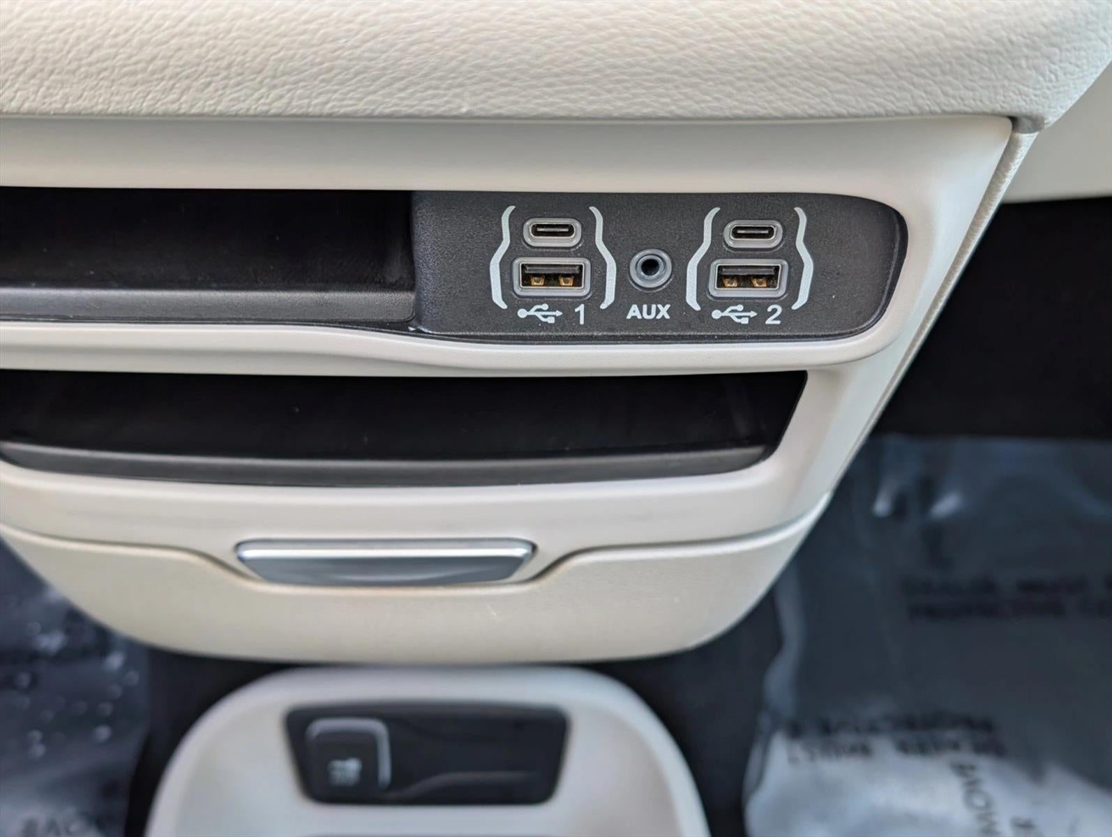 2024 Chrysler Pacifica Touring L FWD