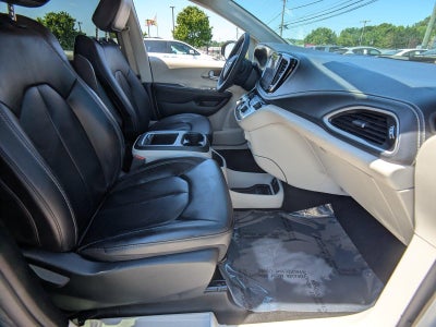 2023 Chrysler Pacifica Hybrid Touring L FWD