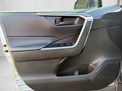 2020 Toyota RAV4 LE FWD (GS)