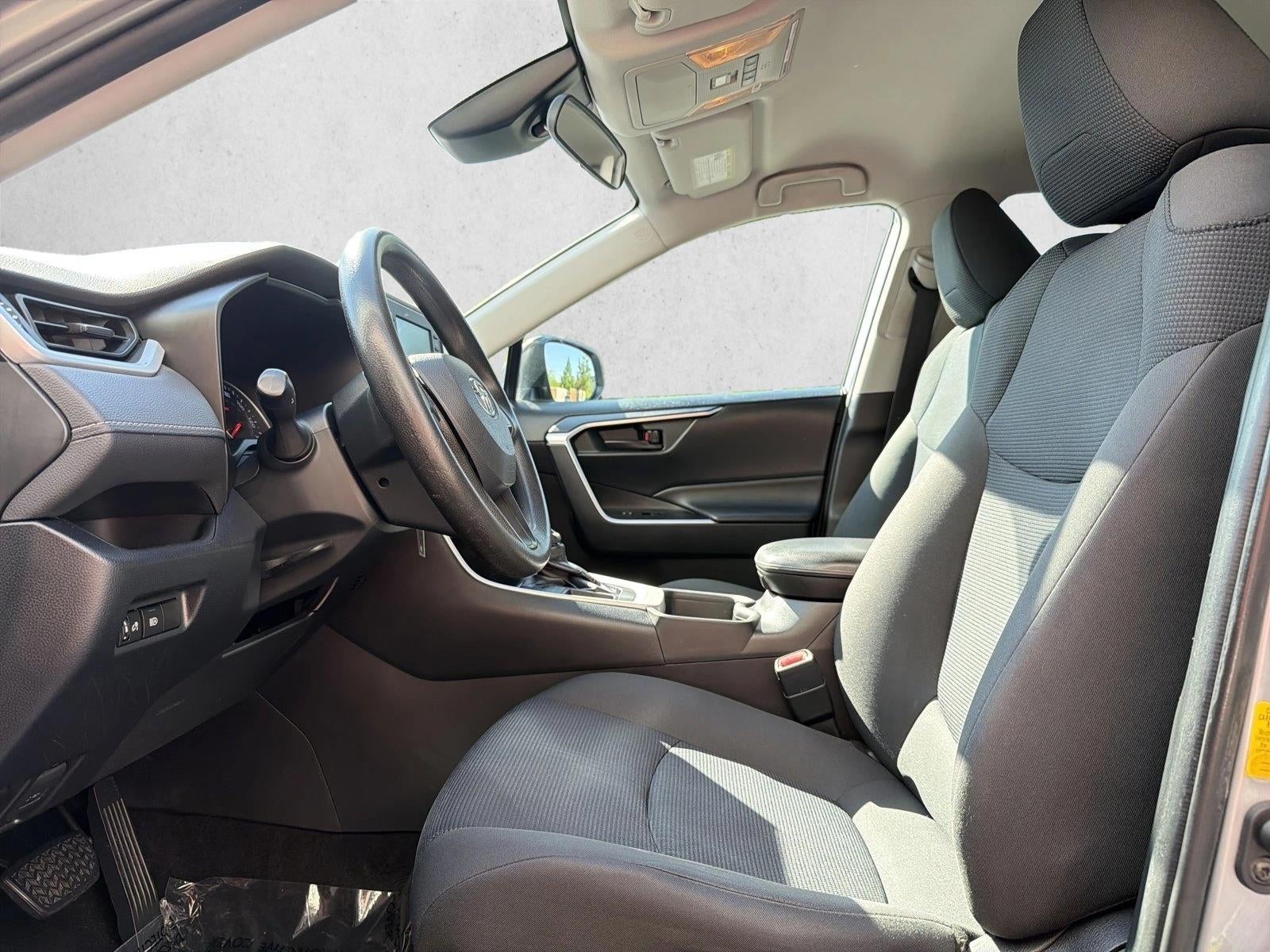 2020 Toyota RAV4 LE FWD (GS)