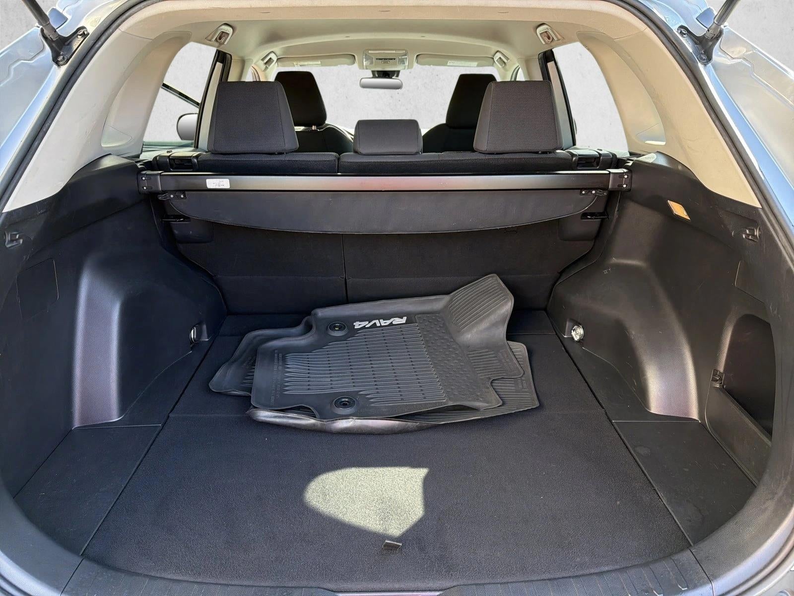 2020 Toyota RAV4 LE FWD (GS)