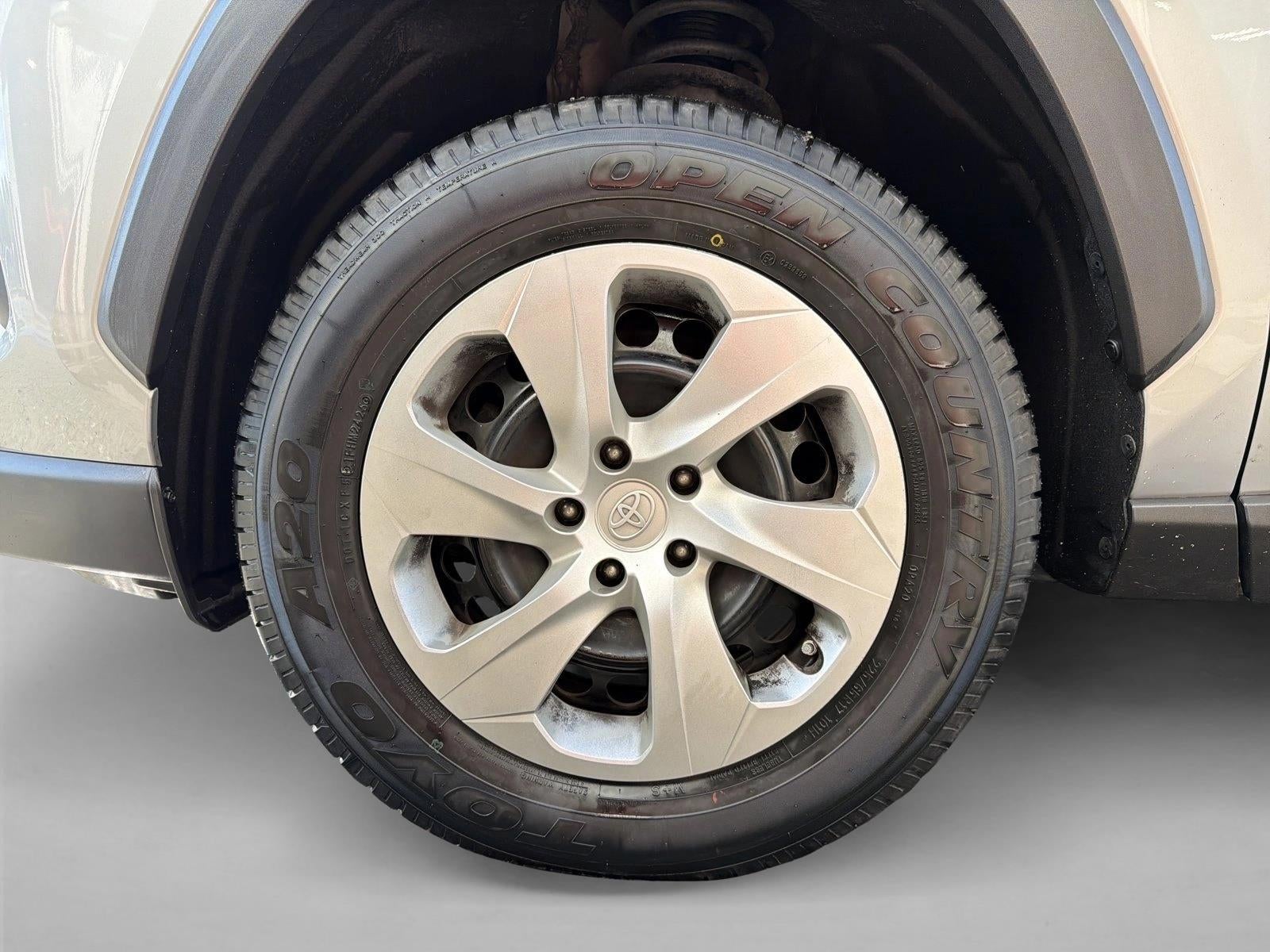 2020 Toyota RAV4 LE FWD (GS)