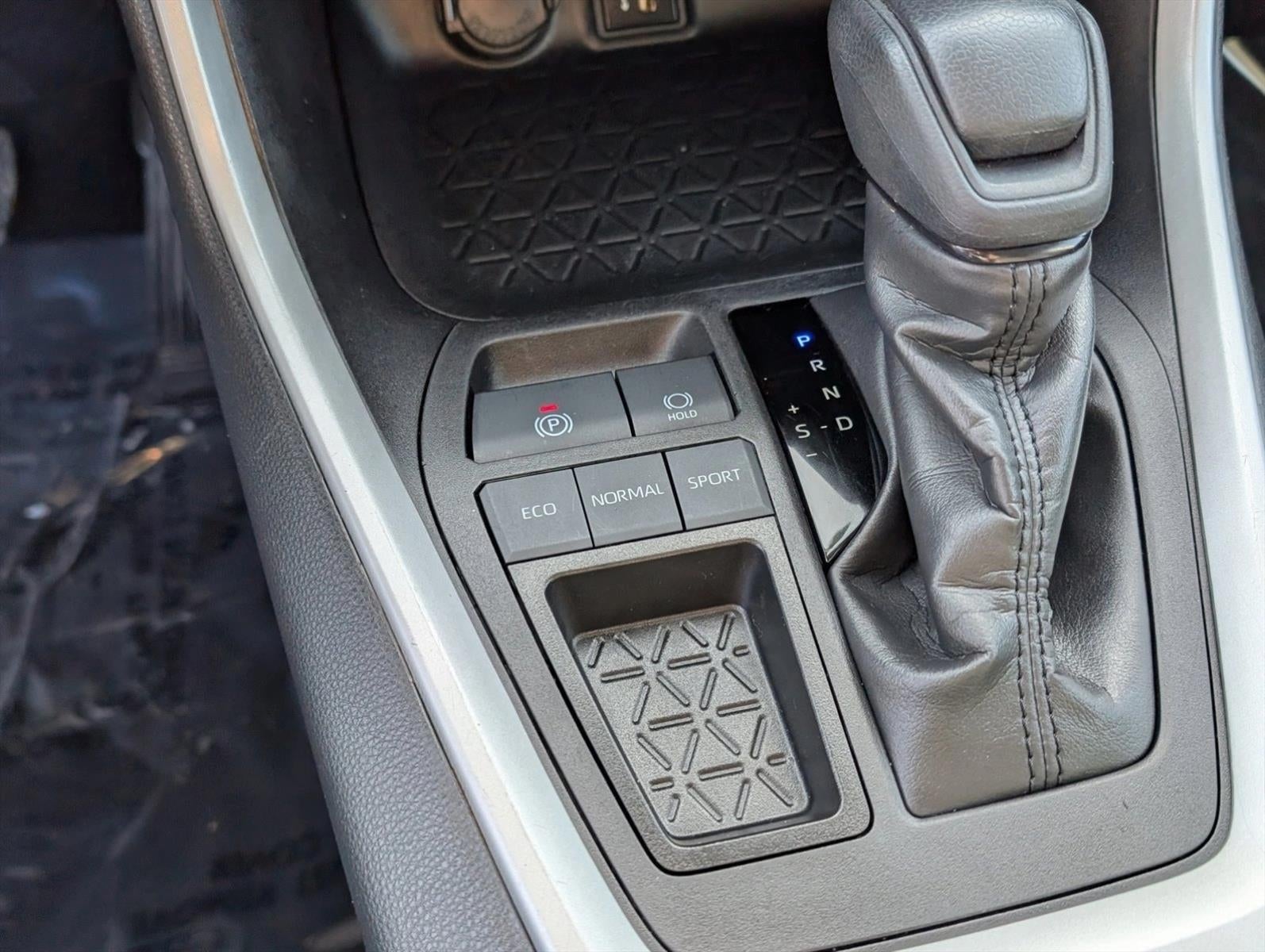 2024 Toyota RAV4 XLE FWD (GS)