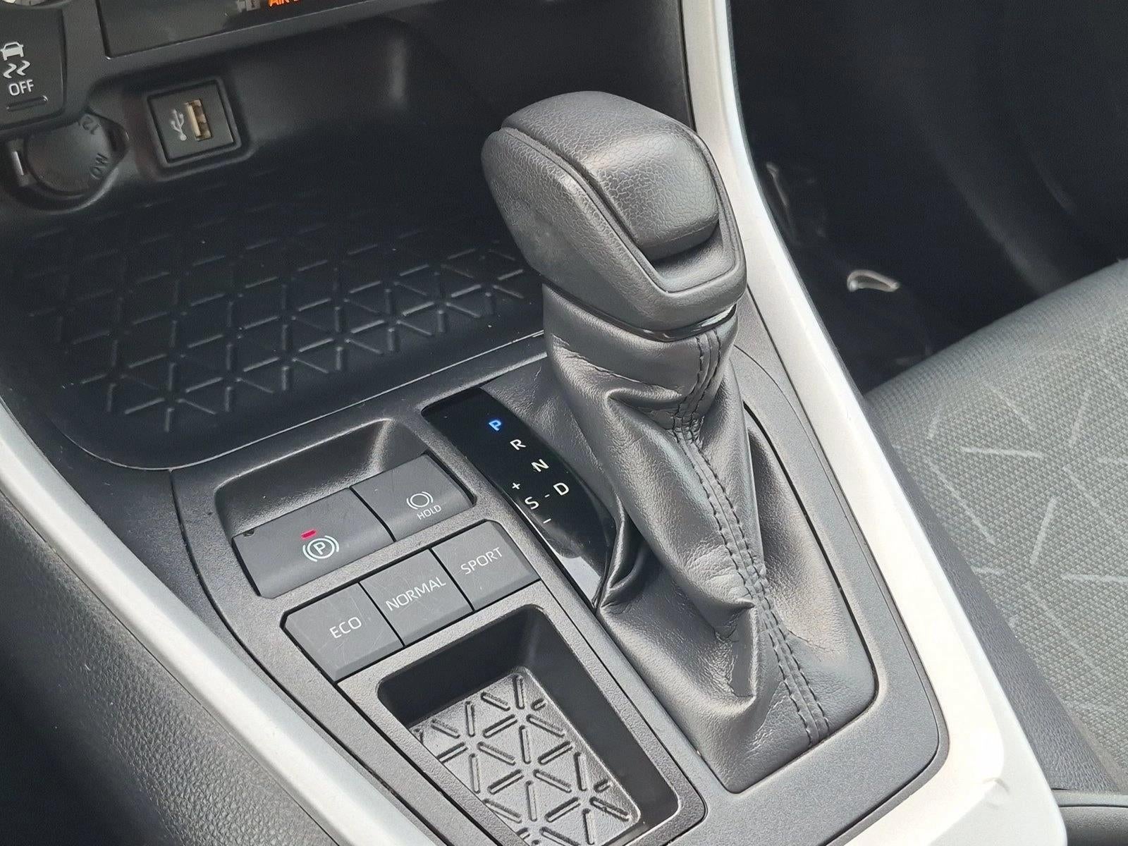 2025 Toyota RAV4 XLE FWD (GS)