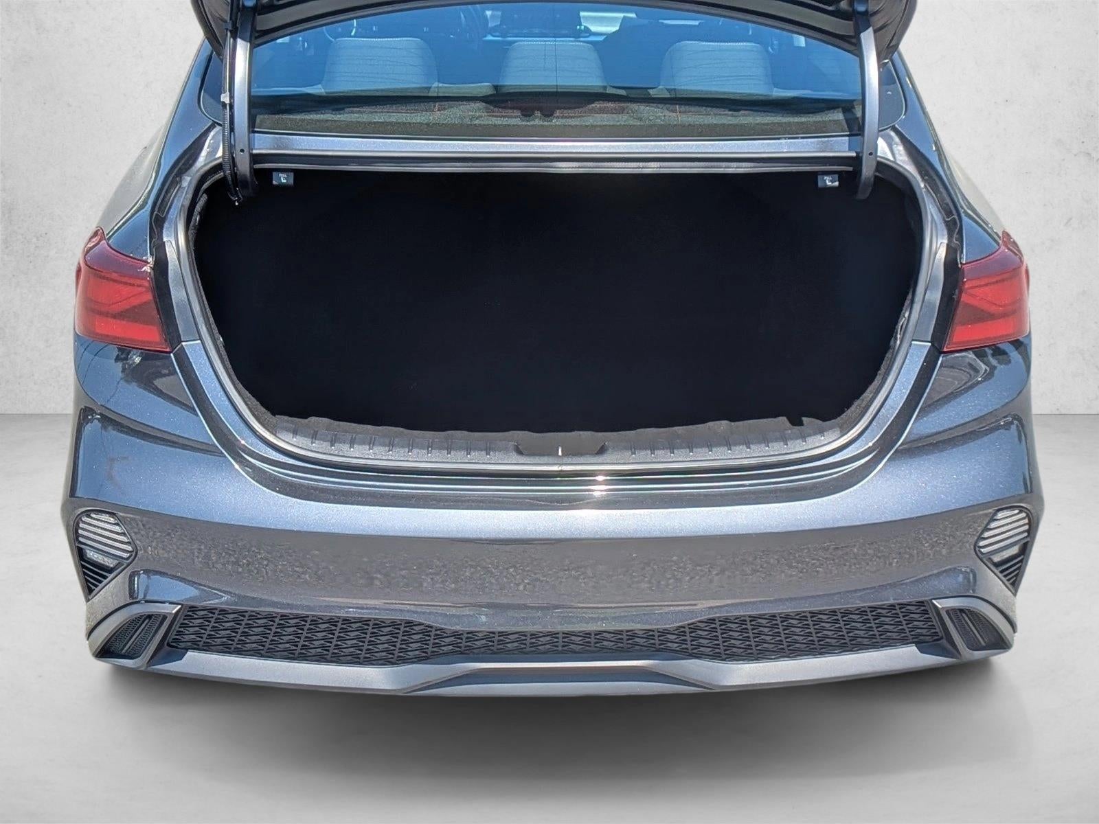 2023 Kia Forte LXS IVT