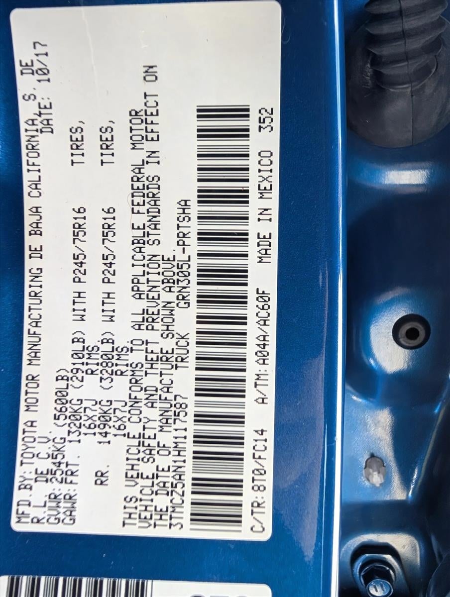 2017 Toyota Tacoma SR5 Double Cab 5' Bed V6 4x4 AT (Natl)