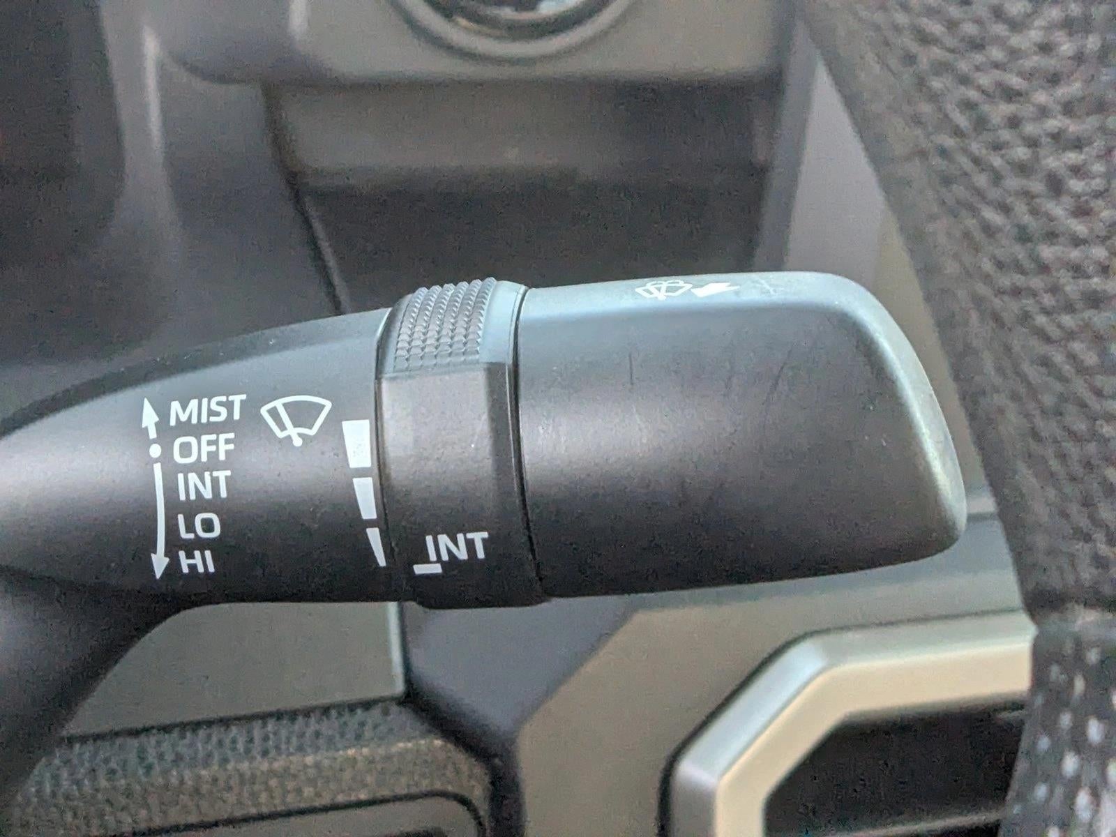 2024 Toyota Tacoma 2WD 2WD SR XtraCab 6' Bed AT (GS)