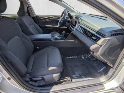 2025 Toyota Camry LE (Natl)