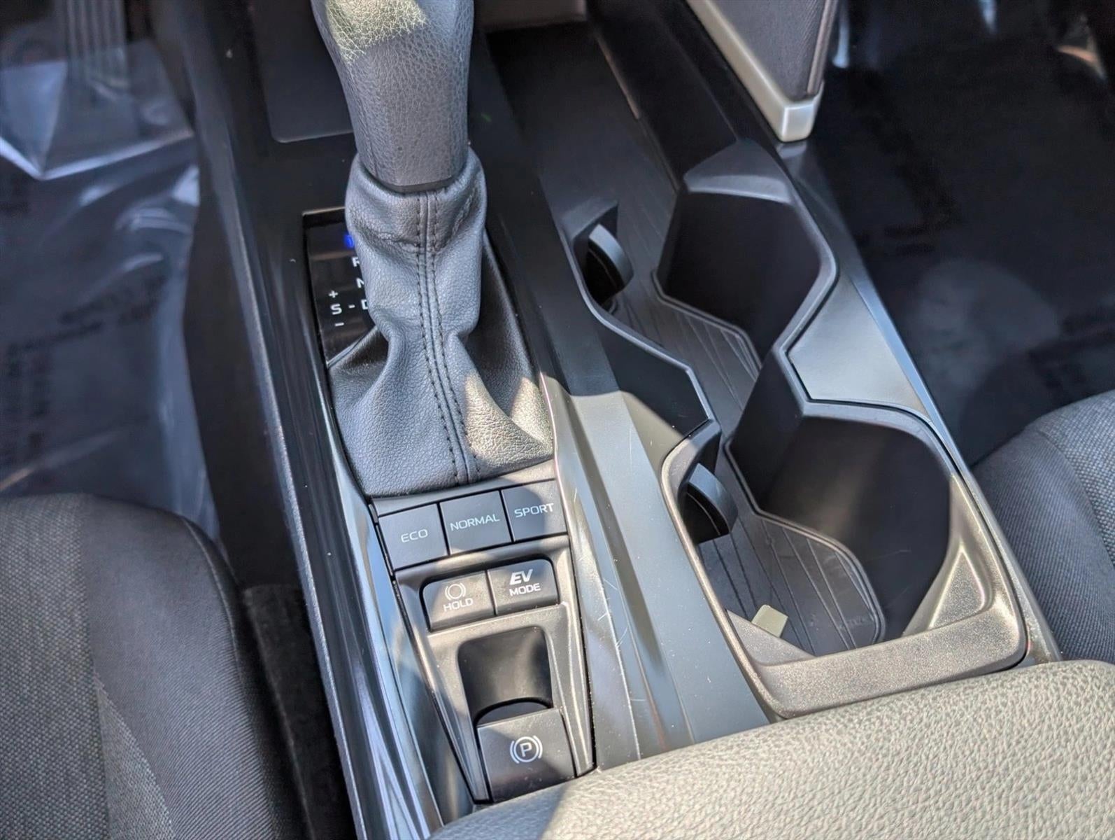 2025 Toyota Camry LE (SE)