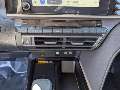 2025 Toyota Camry LE (SE)