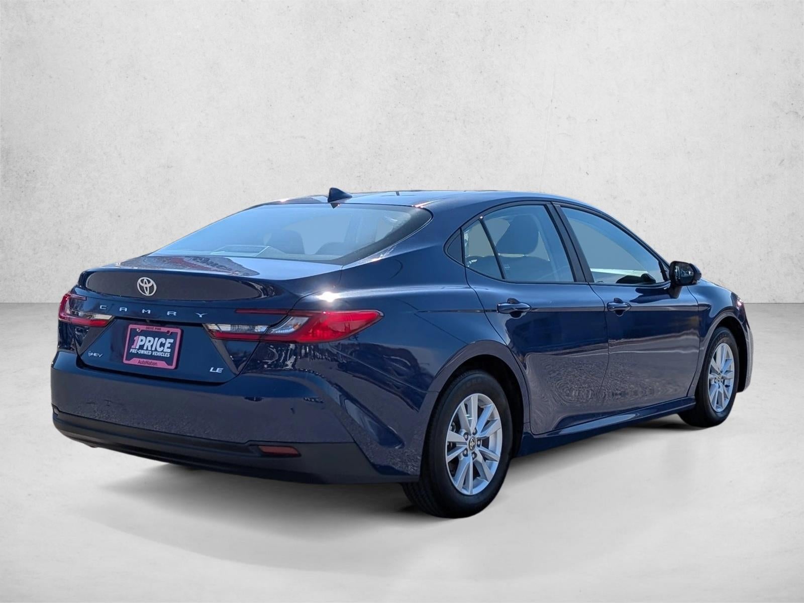 2025 Toyota Camry LE (SE)