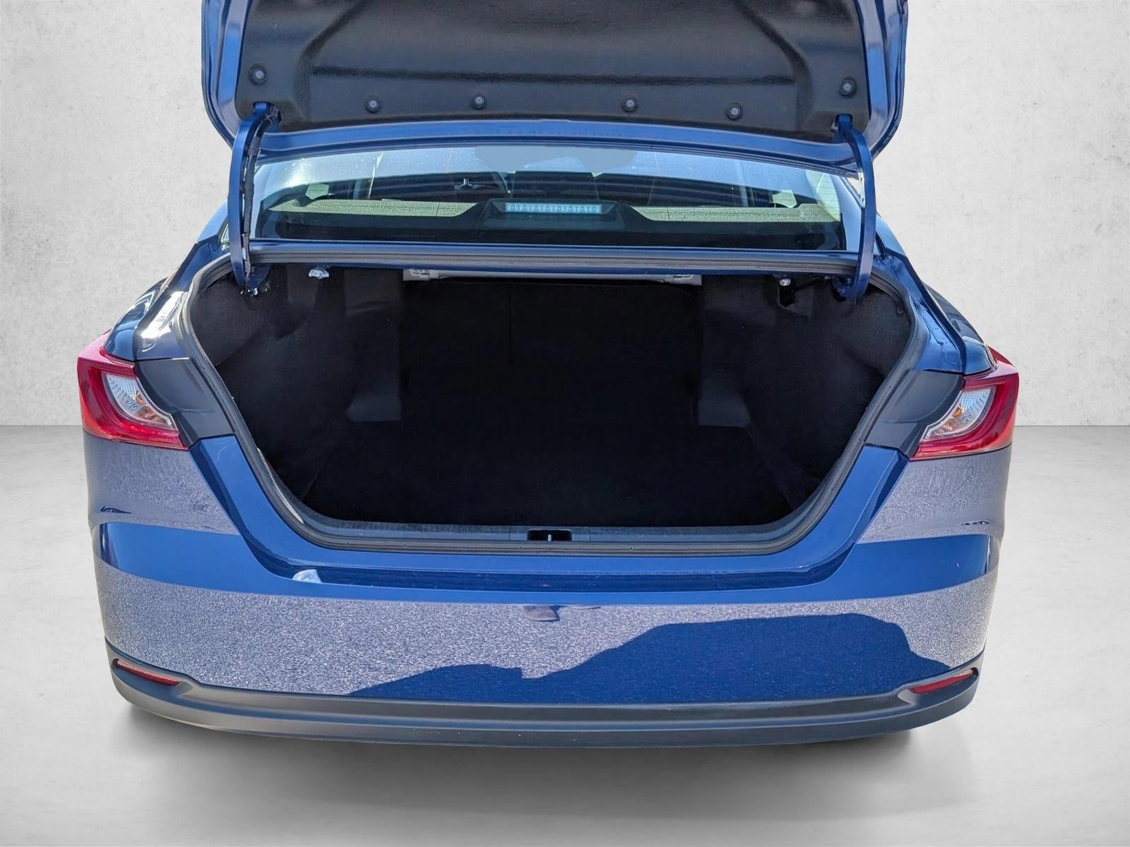 2025 Toyota Camry LE (SE)