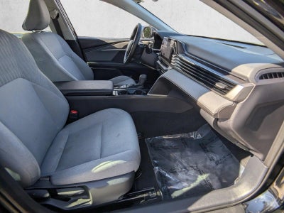 2025 Toyota Camry LE (Natl)