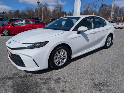 2025 Toyota Camry LE (SE)