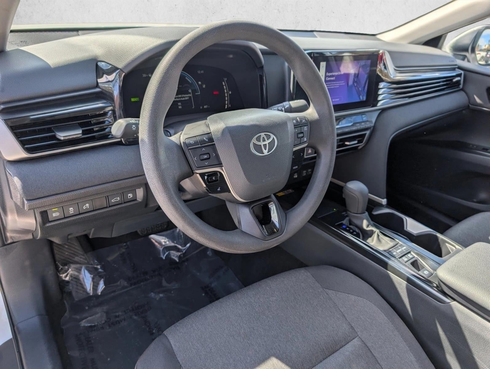 2025 Toyota Camry LE (SE)