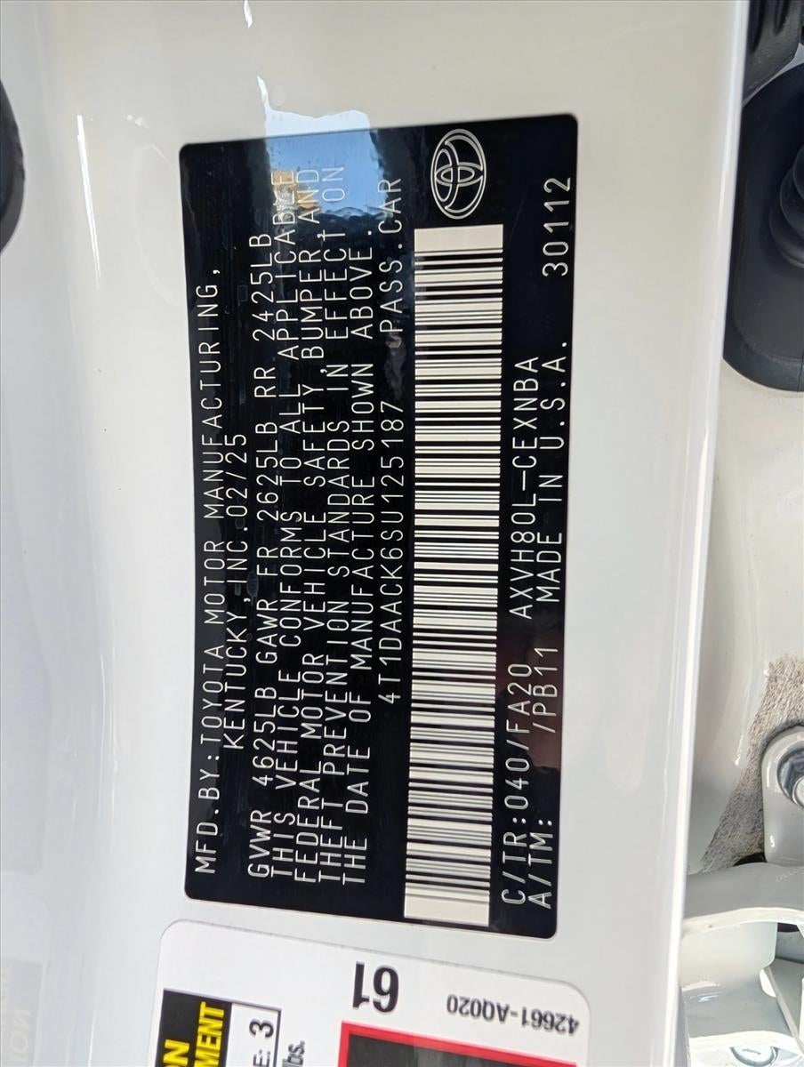 2025 Toyota Camry LE (SE)