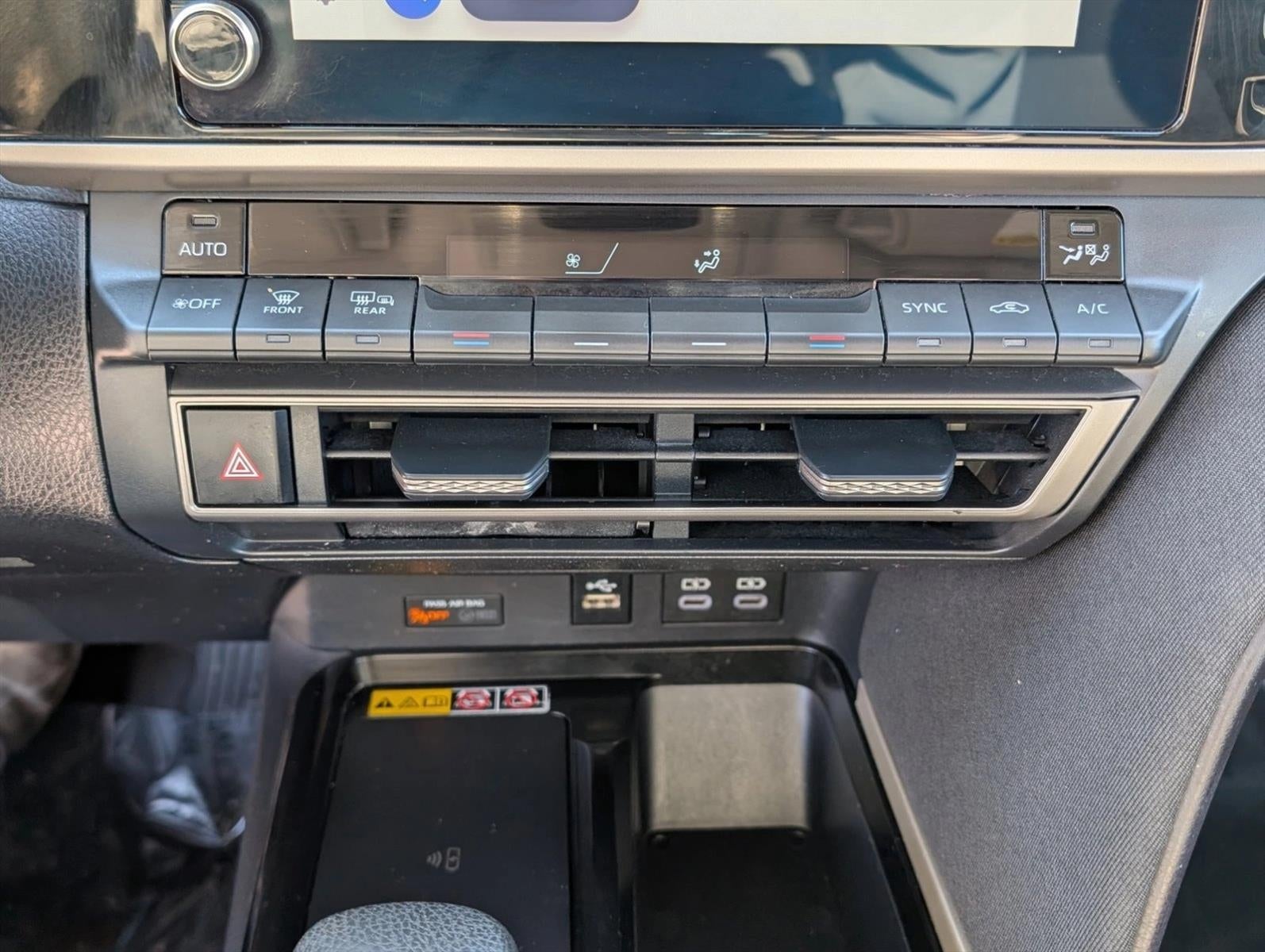 2025 Toyota Camry LE (SE)