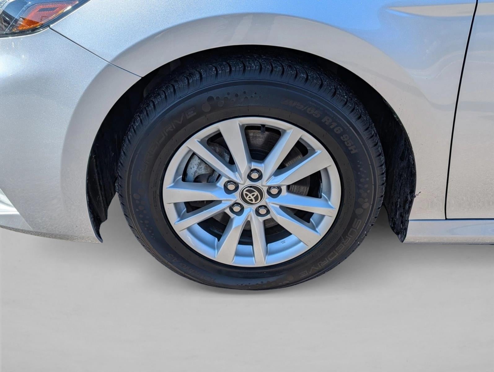 2025 Toyota Camry LE (SE)