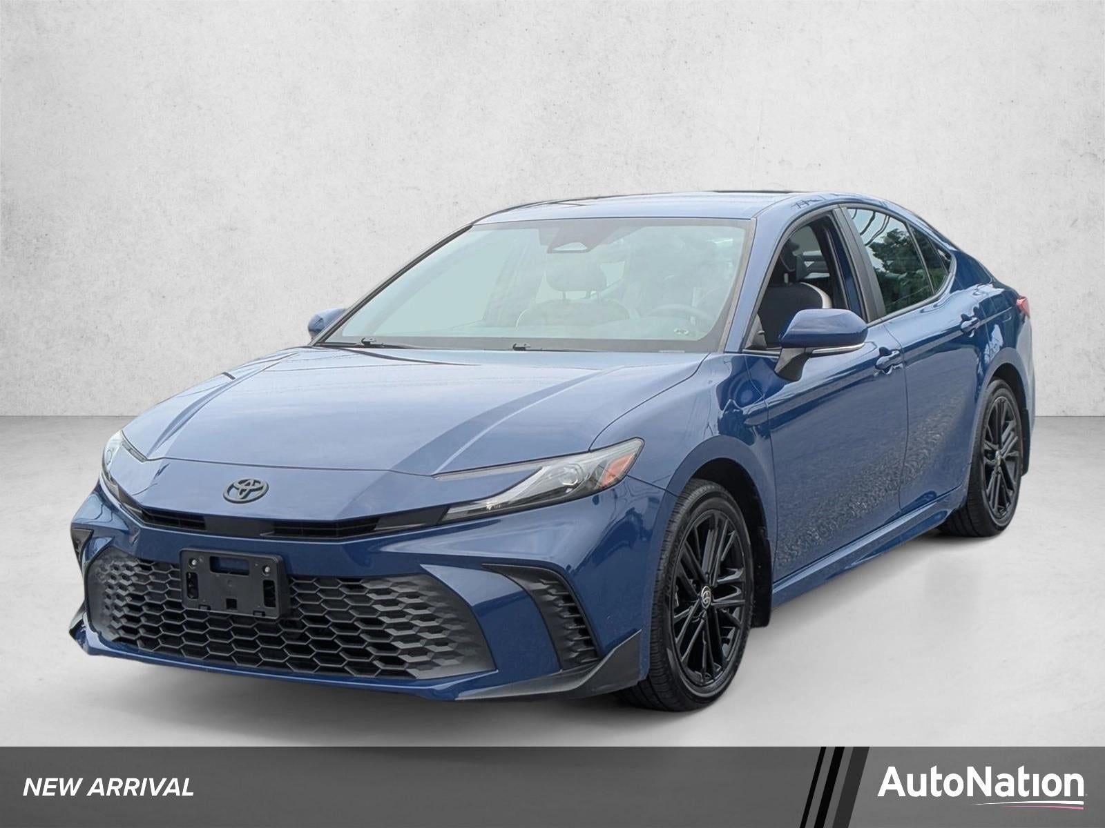 2025 Toyota Camry SE AWD (Natl)