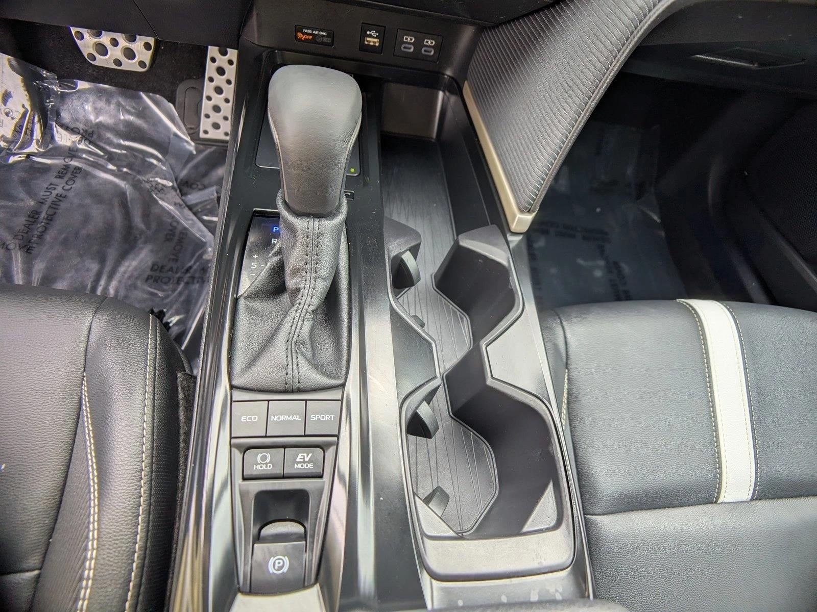 2025 Toyota Camry SE AWD (Natl)