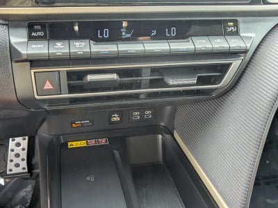 2025 Toyota Camry SE AWD (Natl)