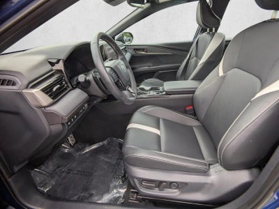 2025 Toyota Camry SE AWD (Natl)
