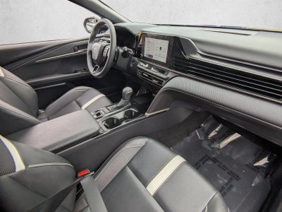 2025 Toyota Camry SE AWD (Natl)