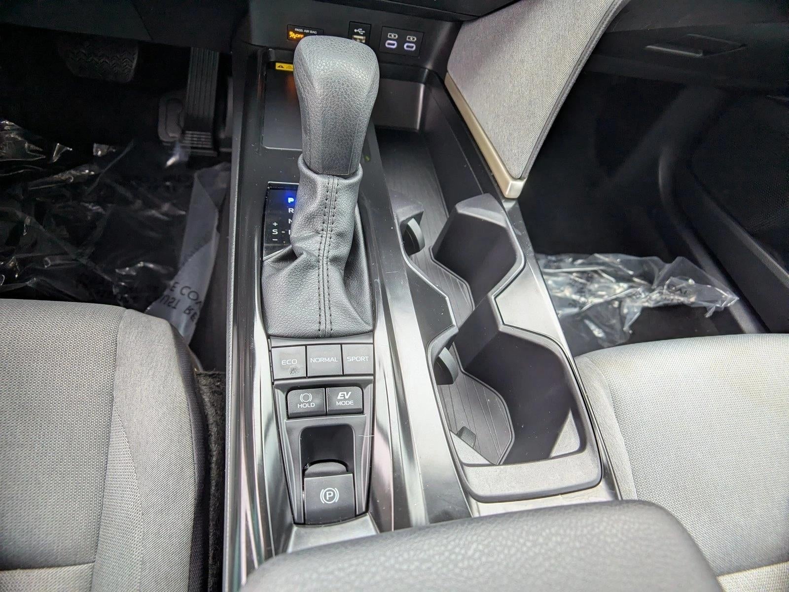 2025 Toyota Camry LE AWD (Natl)