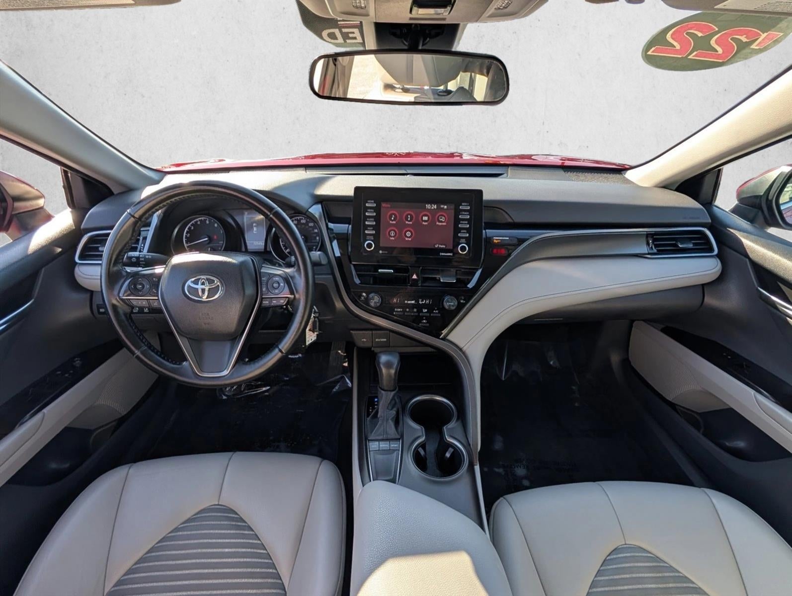 2022 Toyota Camry SE Auto (SE)