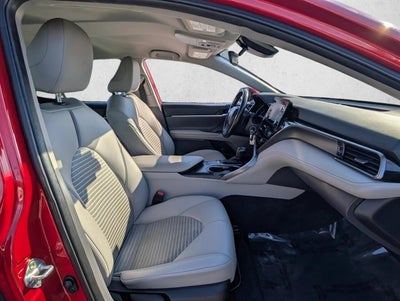 2022 Toyota Camry SE Auto (SE)