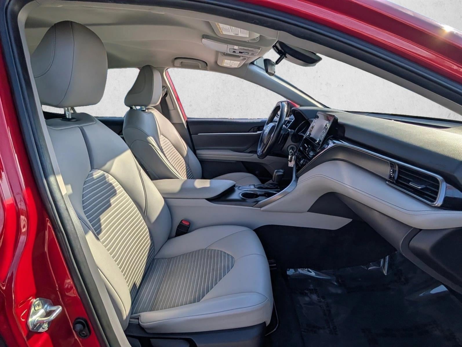 2022 Toyota Camry SE Auto (SE)