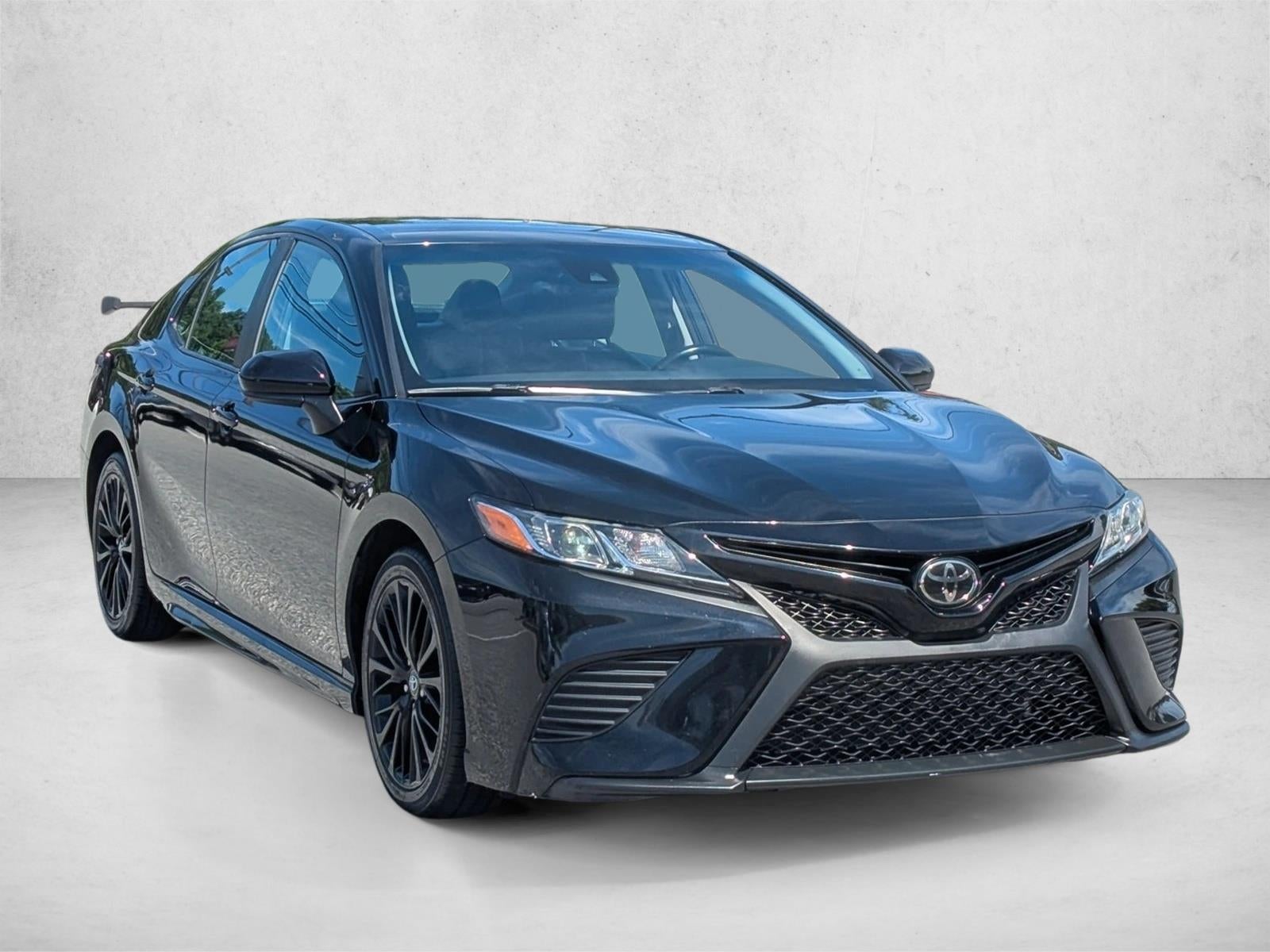 2020 Toyota Camry SE Nightshade Auto (Natl)