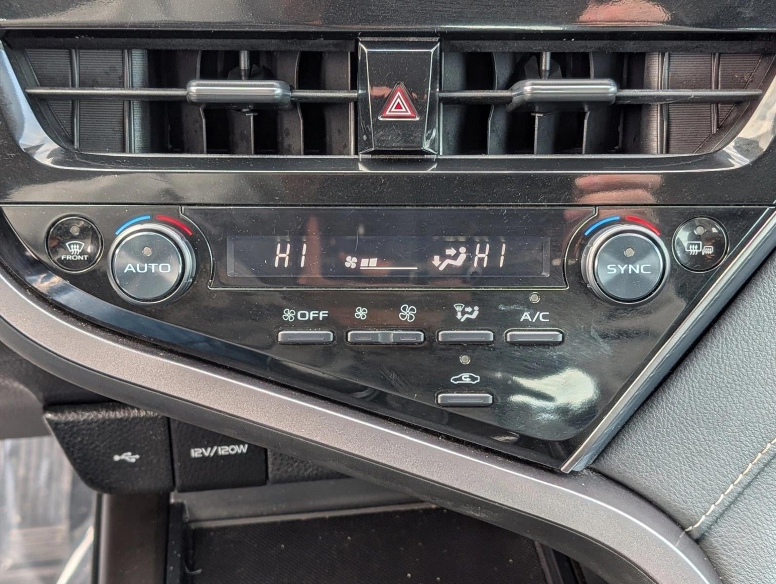 2023 Toyota Camry SE Auto (SE)