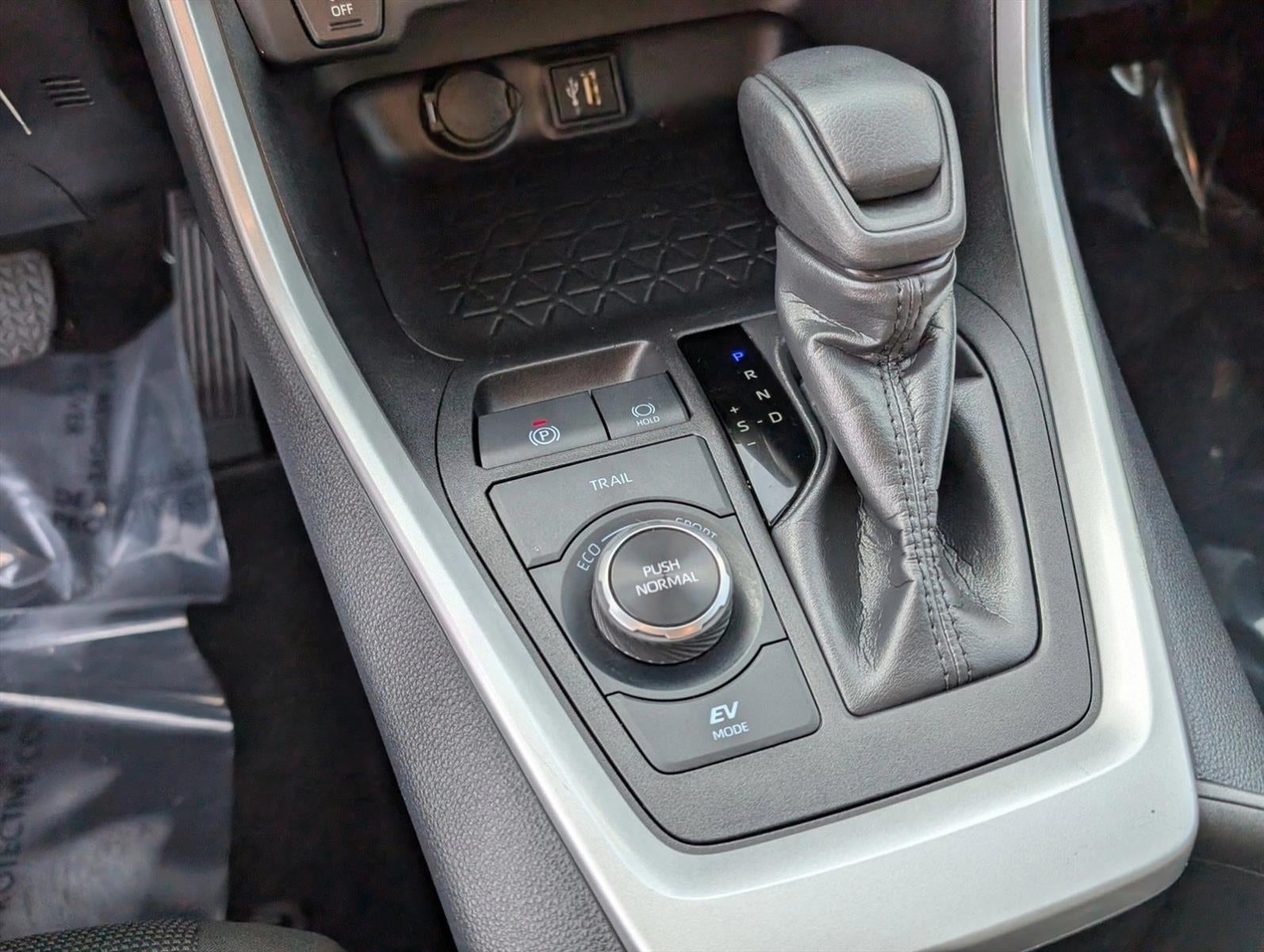 2025 Toyota RAV4 Hybrid LE AWD (Natl)