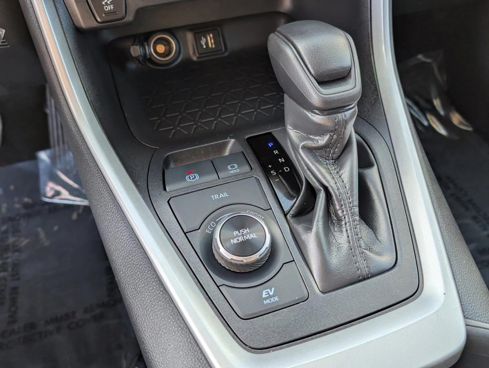 2025 Toyota RAV4 Hybrid LE AWD (Natl)