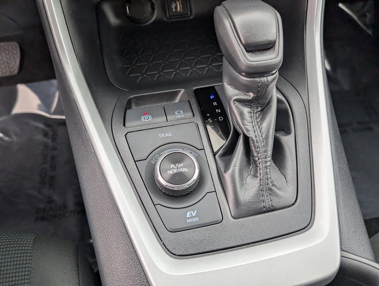 2025 Toyota RAV4 Hybrid LE AWD (Natl)
