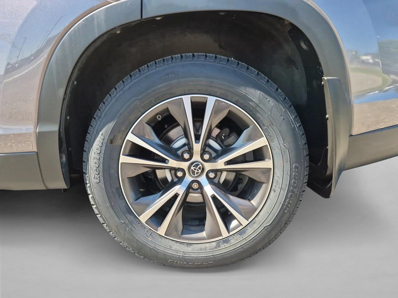 2019 Toyota Highlander LE V6 AWD (Natl)