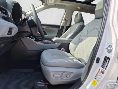 2026 Toyota Highlander Hybrid Platinum AWD (Natl)