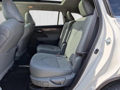 2026 Toyota Highlander Hybrid Platinum AWD (Natl)
